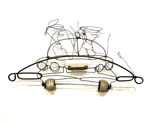 Sculpture en fil de fer ( Bagnole Police  )  n° 1 . 0,36 x 0,20  x 0, 28 . Prix  : 200 euros . Création de Serge Vandecasteele .